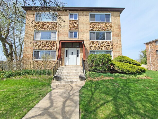 2 Paxos Dr in Palos Hills, IL - Building Photo - Building Photo