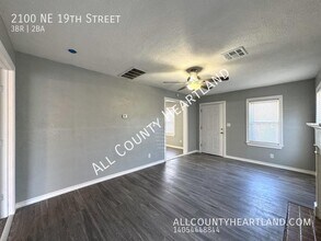 2100 NE 19th St in Oklahoma City, OK - Building Photo - Building Photo