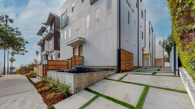 525 N Normandie Ave in Los Angeles, CA - Building Photo - Building Photo