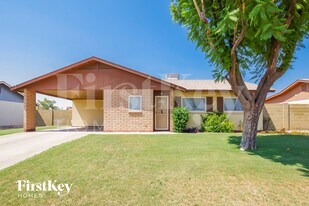 4710 W Paradise Ln in Glendale, AZ - Building Photo