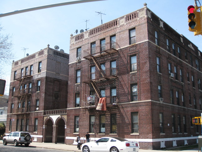 480-484 E 4th St in Brooklyn, NY - Foto de edificio - Building Photo