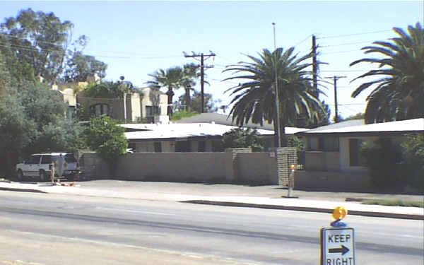 4943 E Indian School Rd in Phoenix, AZ - Foto de edificio