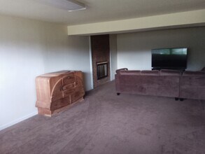 12000 SE 73rd Pl in Newcastle, WA - Building Photo - Building Photo