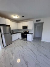 5731 NE 18th Ave in Fort Lauderdale, FL - Building Photo - Building Photo