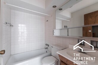 6011 N Winthrop Ave, Unit 314 in Chicago, IL - Foto de edificio - Building Photo