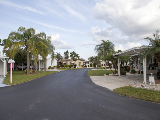 Blue Heron Pines in Punta Gorda, FL - Foto de edificio - Building Photo