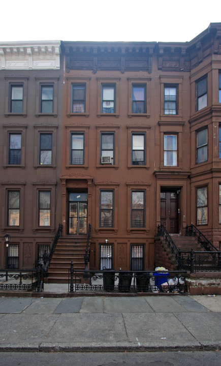 602 Madison St in Brooklyn, NY - Foto de edificio