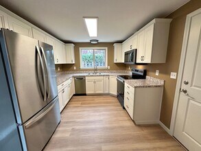 4879 SW Taylors Ferry Rd in Portland, OR - Building Photo - Building Photo