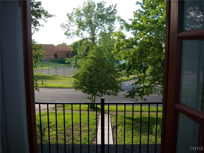1658 James St in Syracuse, NY - Building Photo - Building Photo