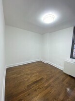 240 E 82nd St, Unit 1B in New York, NY - Building Photo