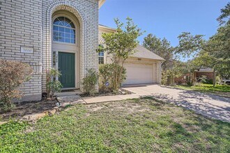 7000 Auckland Dr in Austin, TX - Foto de edificio - Building Photo