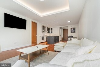 300 International Drive in Baltimore, MD - Building Photo - Building Photo