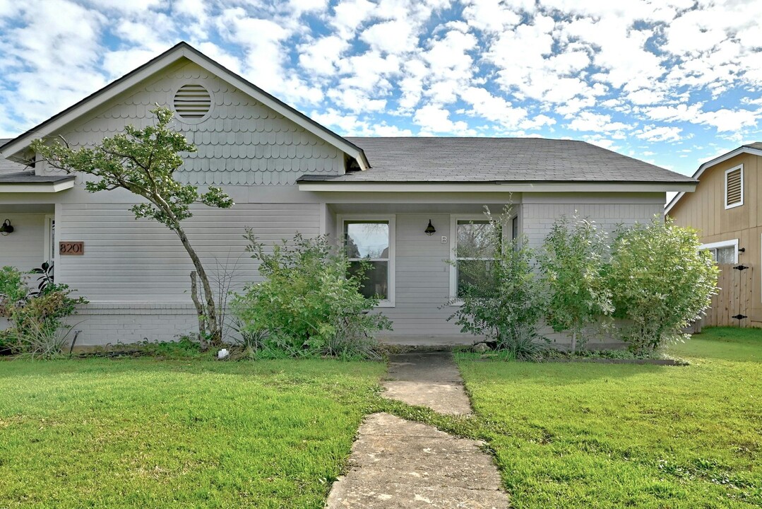 8201 Gate B Gate in Austin, TX - Building Photo