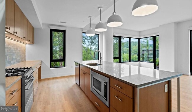 10511 Strathmore Hall St in North Bethesda, MD - Building Photo - Building Photo