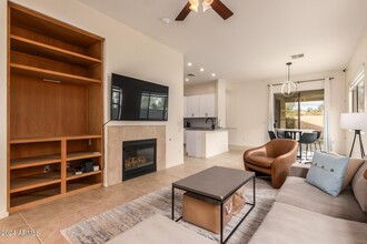 2044 W Olive Way in Chandler, AZ - Building Photo - Building Photo