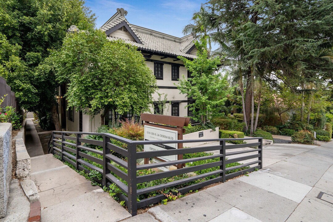 1218 N La Cienega Blvd in West Hollywood, CA - Building Photo