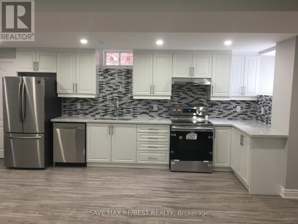 28 Isle Royal Terrace in Brampton, ON - Building Photo