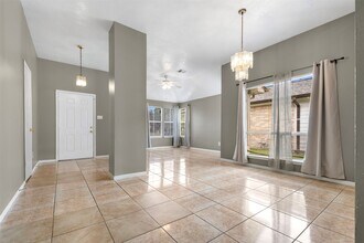 10954 Pigeonwood Dr in Houston, TX - Building Photo - Building Photo