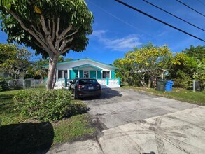 3443 NE 3rd Ave in Oakland Park, FL - Building Photo - Building Photo