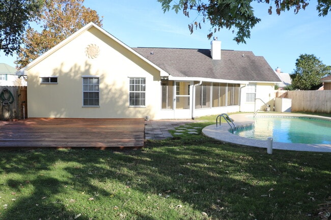 1925 Catamaran Dr in Navarre, FL - Building Photo - Building Photo