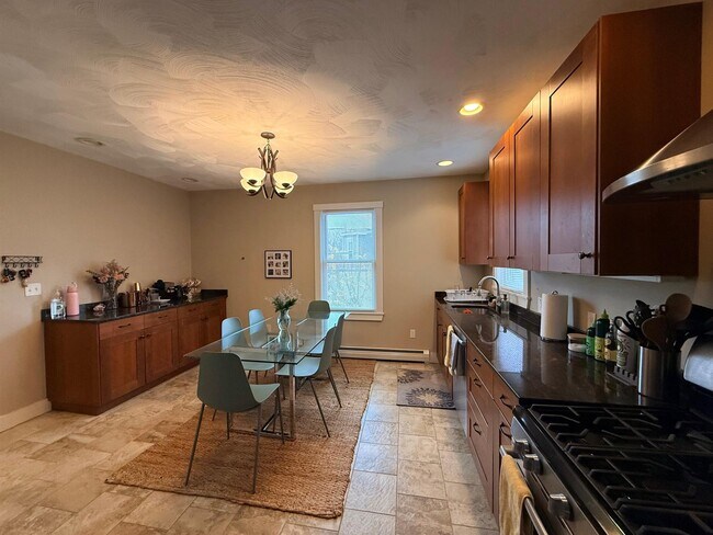 119 Central St, Unit 1 in Somerville, MA - Building Photo - Building Photo