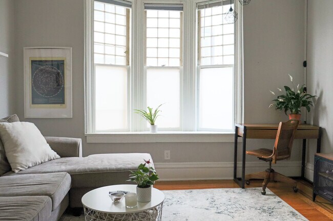 2413 DuPont Ave S, Unit 2