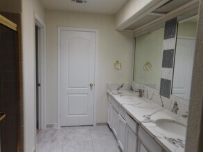 9479 N Whitehouse Dr in Fresno, CA - Building Photo - Building Photo