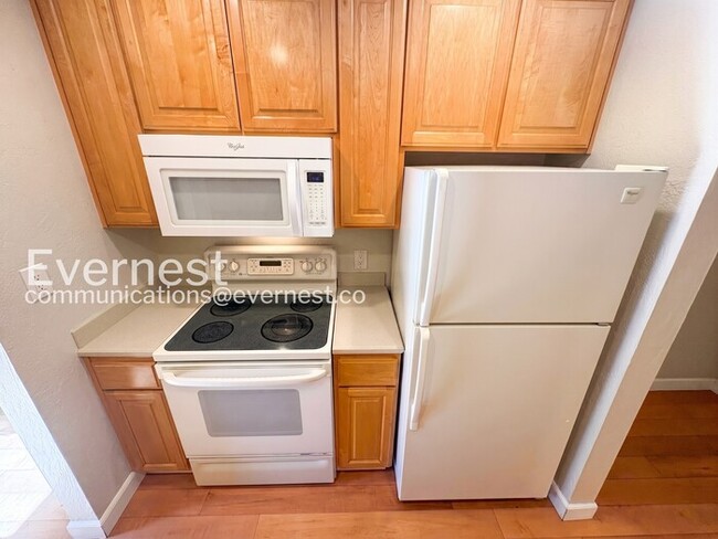 320 N Civic Dr in Walnut Creek, CA - Building Photo - Building Photo