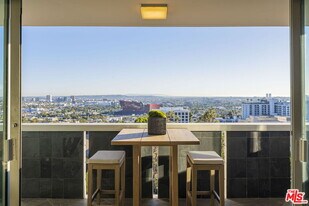 8787 Shoreham Dr in West Hollywood, CA - Building Photo