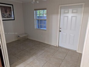 1037 SW 76th Ave in Miami, FL - Building Photo - Building Photo