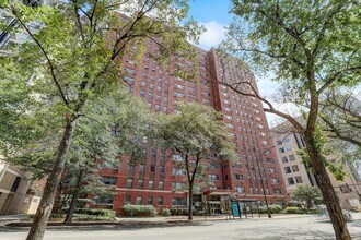 2909 N Sheridan Rd, Unit 705 in Chicago, IL - Building Photo - Building Photo