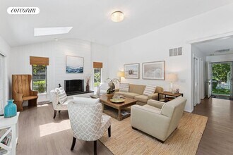 25 High Point Rd in East Hampton, NY - Building Photo - Building Photo