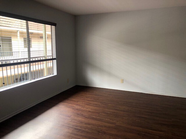 1616 Grismer Ave in Burbank, CA - Building Photo - Building Photo