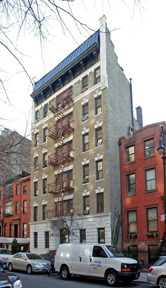 128 W 13th St in New York, NY - Building Photo - Building Photo