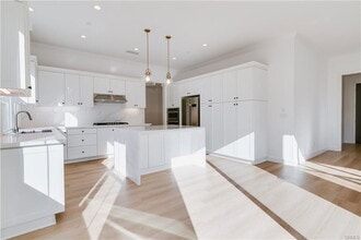 86 Henson in Irvine, CA - Building Photo - Building Photo