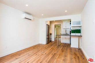 2341 Beach Ave in Los Angeles, CA - Building Photo - Building Photo