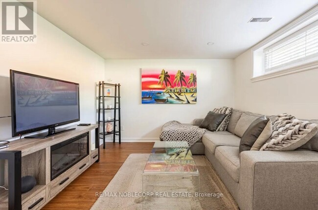4230 Bloor St W in Toronto, ON - Building Photo - Building Photo