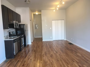 3123 W Lawrence Ave, Unit 1 in Chicago, IL - Foto de edificio - Building Photo