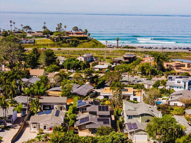 801 N Rios Ave in Solana Beach, CA - Building Photo - Building Photo