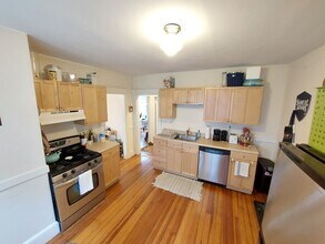 9 Stedman St, Unit 1 in Boston, MA - Foto de edificio - Building Photo