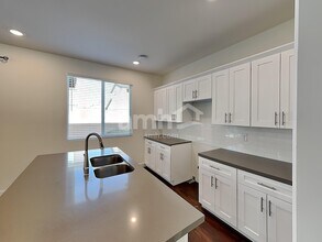 8818 Tiger Tooth Ave in Las Vegas, NV - Foto de edificio - Building Photo