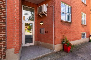 1710 De Champlain Rue in Montréal, QC - Building Photo