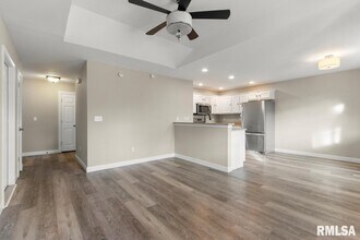 3005 N Molleck Dr in Peoria, IL - Building Photo - Building Photo