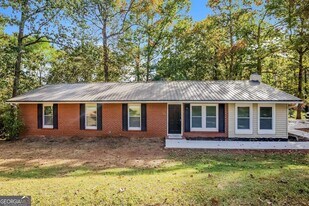 424 Azalea Dr in Stockbridge, GA - Building Photo