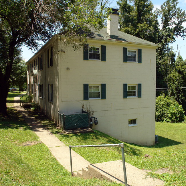 Chilton Manor Apartments in Charleston, WV - Building Photo - Building Photo