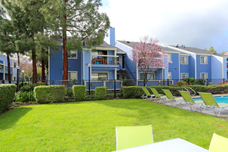 Mosaic Apartments in Pittsburg, CA - Building Photo - Building Photo