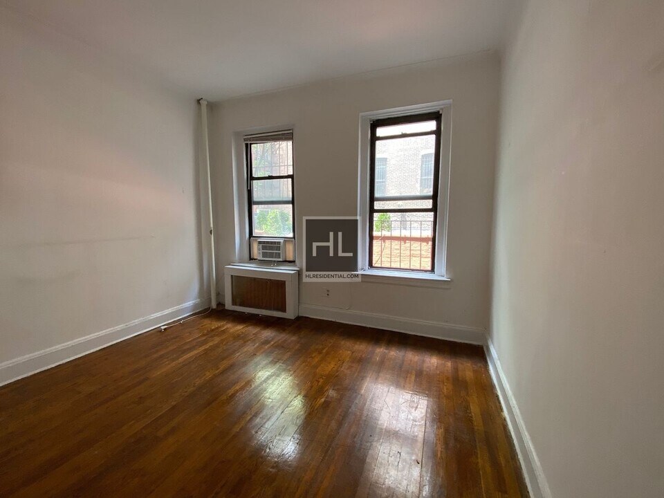 FIRST AVENUE in New York, NY - Building Photo