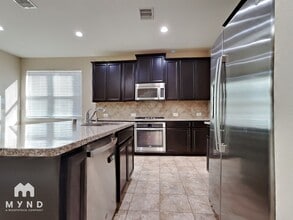 4918 Woodbury Mill Dr in Spring, TX - Foto de edificio - Building Photo