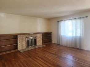 917 Girard Blvd SE in Albuquerque, NM - Building Photo - Building Photo