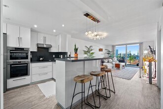 4000 NE 170th St in North Miami Beach, FL - Building Photo - Building Photo